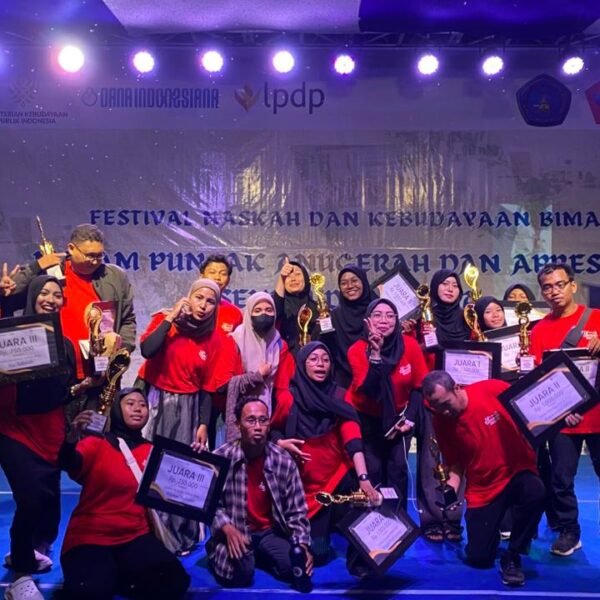 Mahasiswa PGSD UNSWA Turut Berjaya di Malam Puncak Festival Naskah dan Kebudayaan Bima